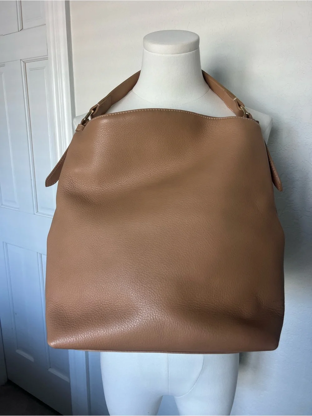 Dooney & Bourke Large Pebbled Leather Hobo Bag Tan Taupe Shoulder Purse Zip